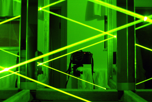 Láser describe un movimiento rectilineo