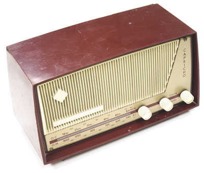 Antiguo aparato de radio